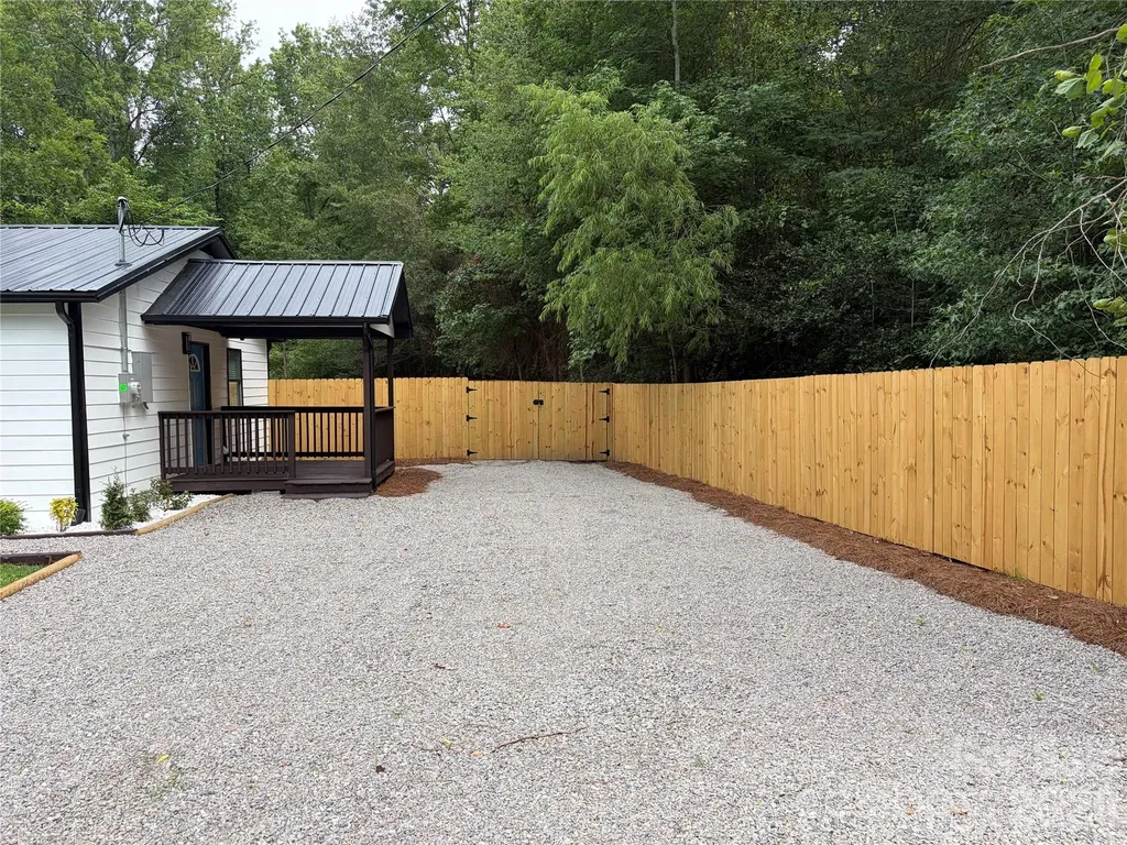 8761 Old Wire Road Laurel Hill NC 28351