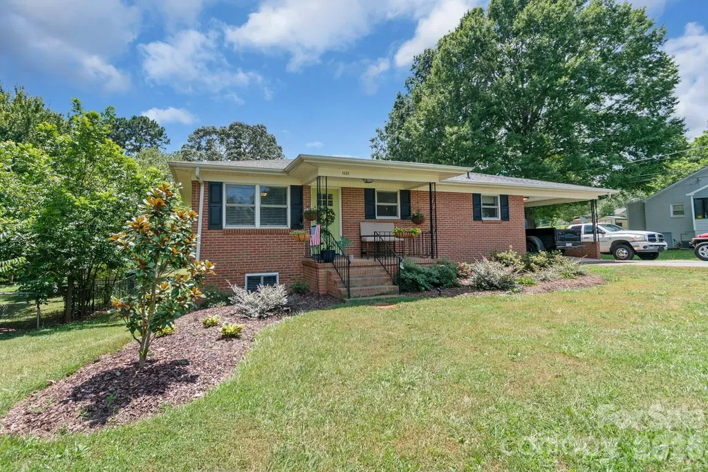 1501 Old Hickory Grove Road Mount Holly NC 28120