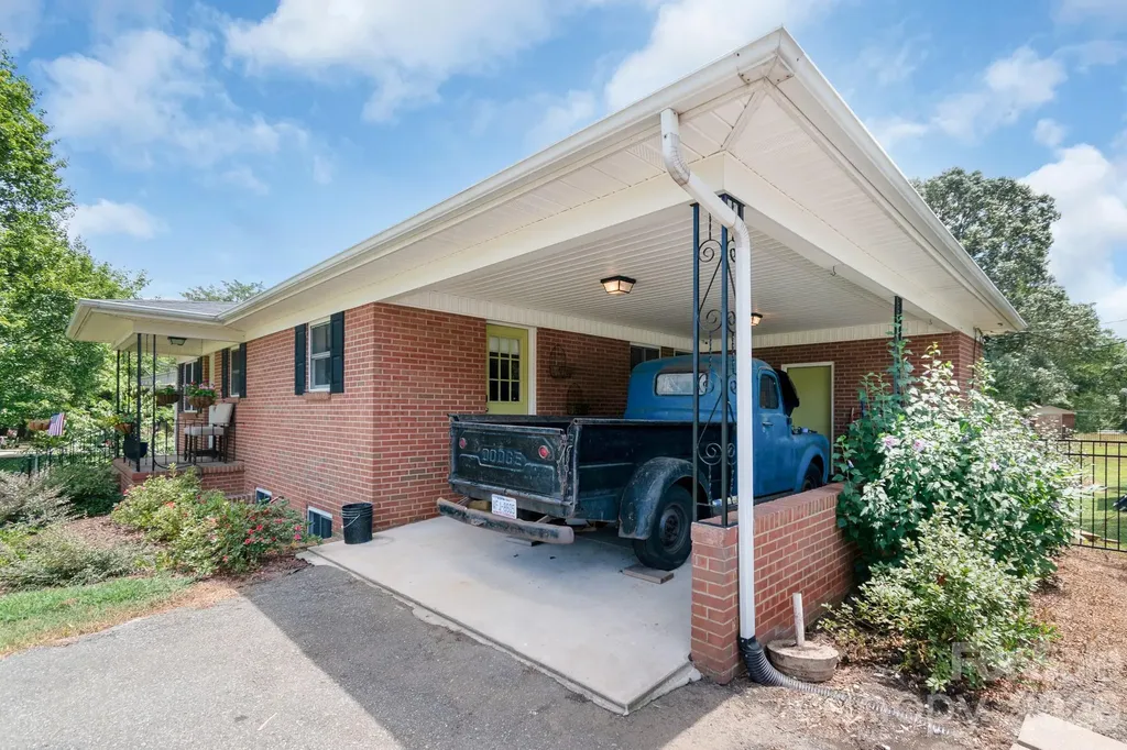 1501 Old Hickory Grove Road Mount Holly NC 28120