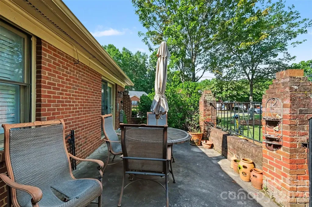 8427 Coulwood Oak Lane Charlotte NC 28214