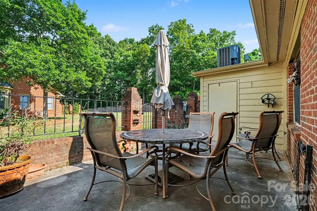 8427 Coulwood Oak Lane Charlotte NC 28214