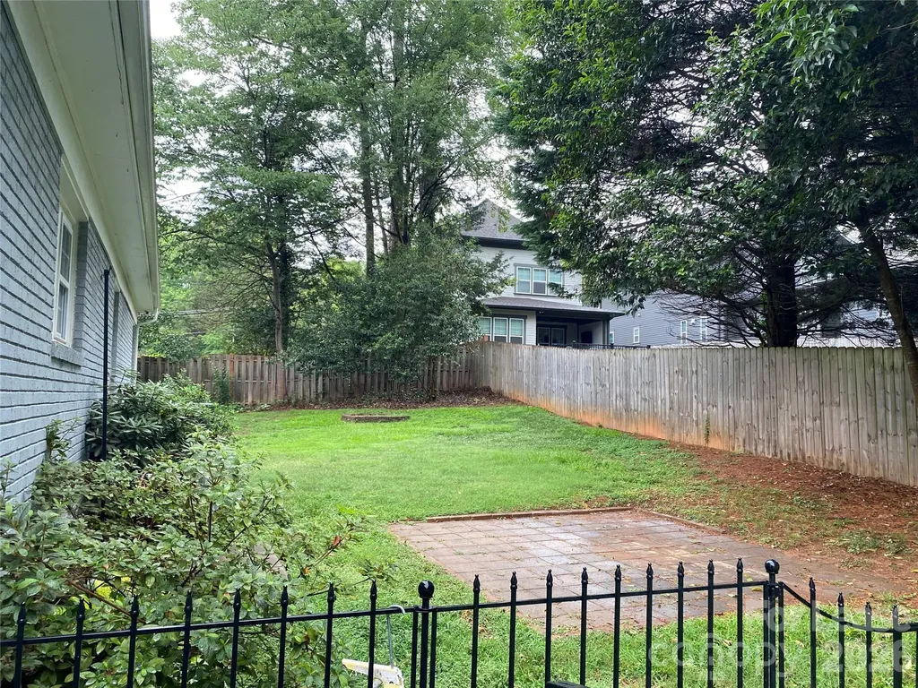 1323 Carolyn Drive Charlotte NC 28205