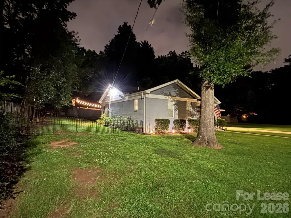 1323 Carolyn Drive Charlotte NC 28205