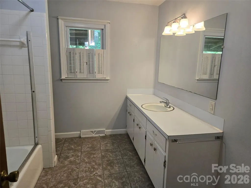 2553 Hickory Highway Statesville NC 28677