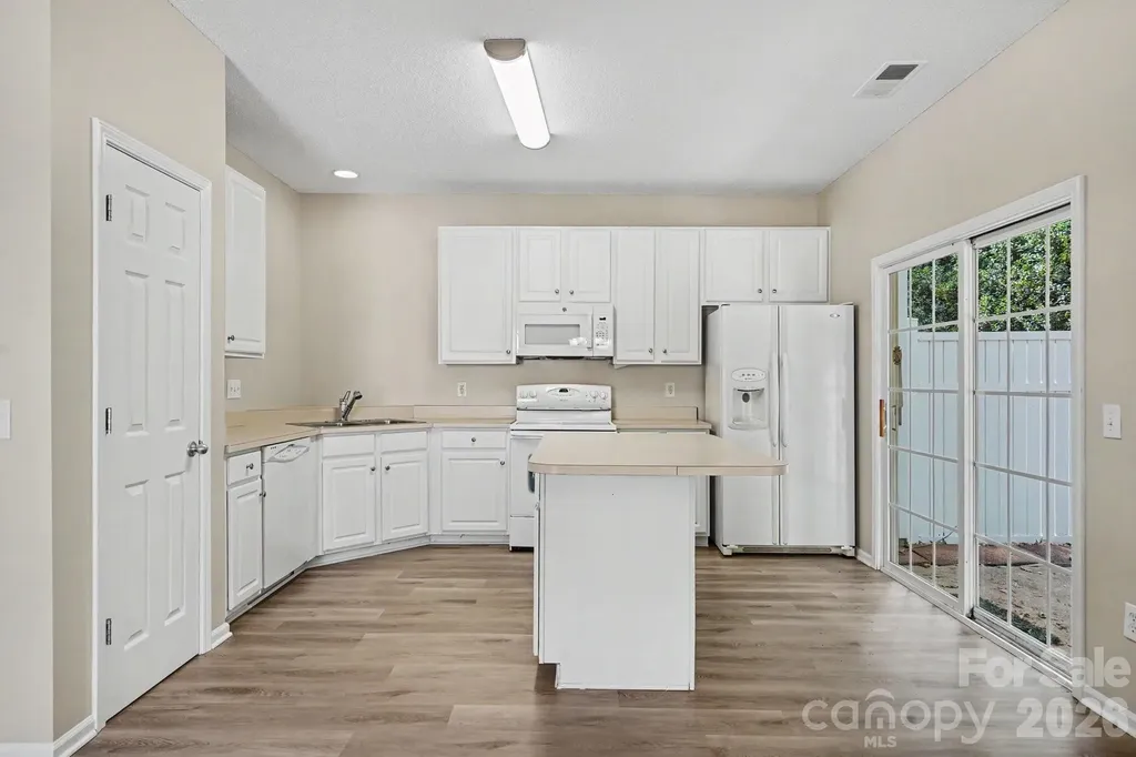 8451 Carolina Lily Lane Charlotte NC 28262
