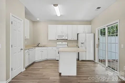 8451 Carolina Lily Lane Charlotte NC 28262