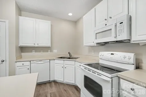 8451 Carolina Lily Lane Charlotte NC 28262