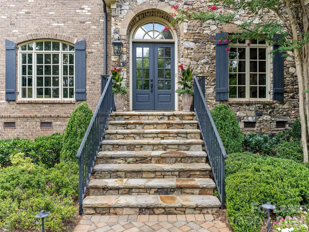 5910 Saint John Lane Charlotte NC 28210