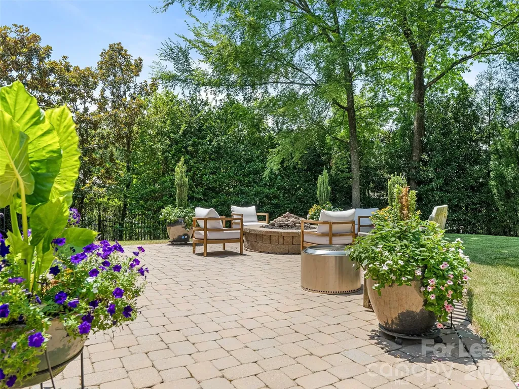 5910 Saint John Lane Charlotte NC 28210