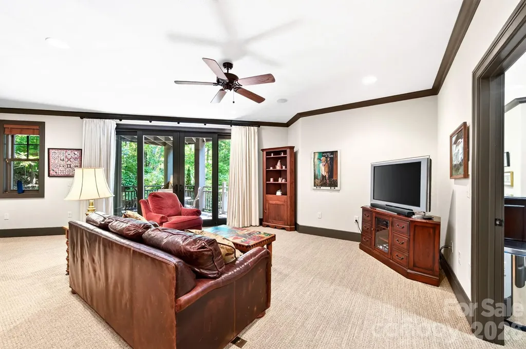 33 Hawks Branch Circle Fairview NC 28730