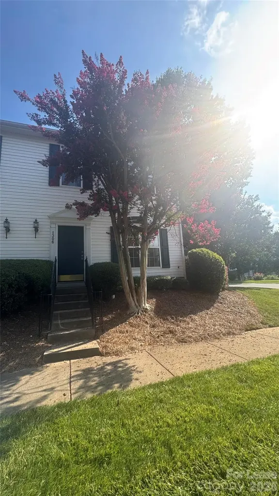1306 Stourbridge Lion Drive Charlotte NC 28213