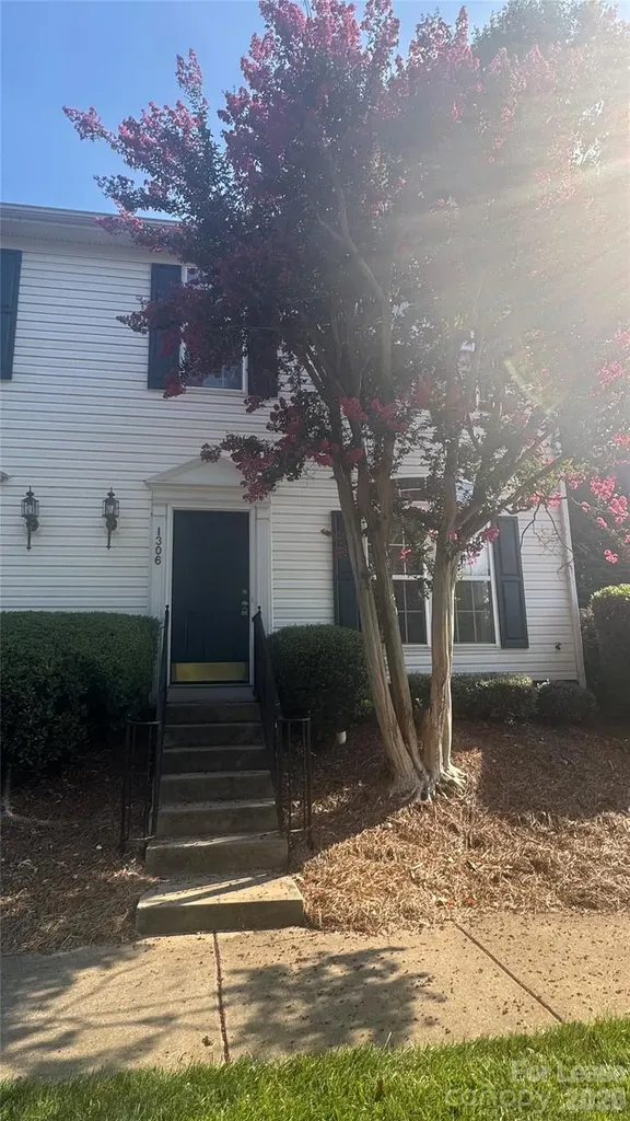 1306 Stourbridge Lion Drive Charlotte NC 28213