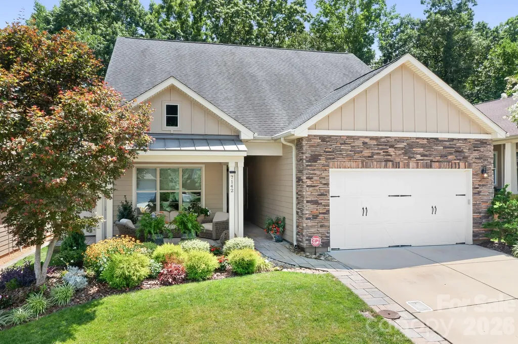 7142 Hanging Rock Court Denver NC 28037