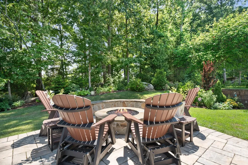 7142 Hanging Rock Court Denver NC 28037