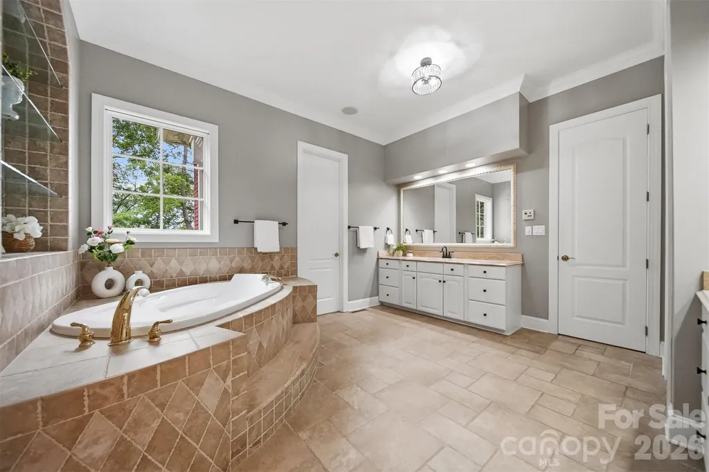 3745 Pinecrest Drive NE Hickory NC 28601