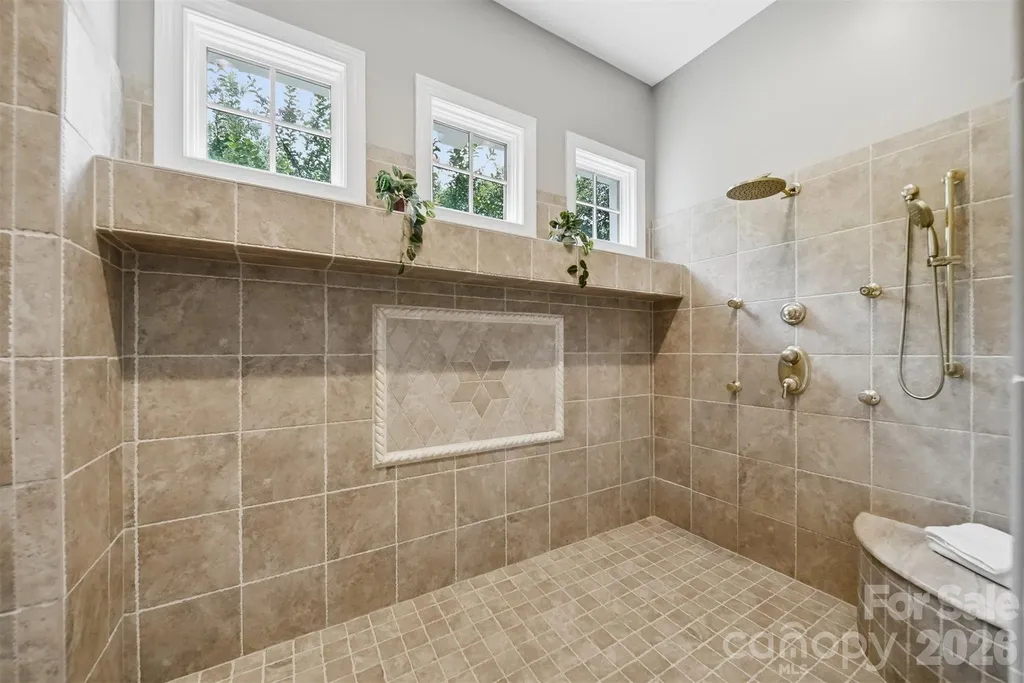 3745 Pinecrest Drive NE Hickory NC 28601