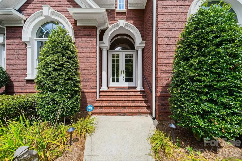 3745 Pinecrest Drive NE Hickory NC 28601