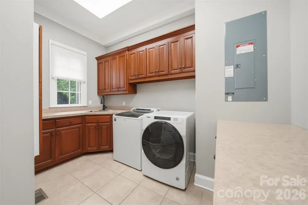 3745 Pinecrest Drive NE Hickory NC 28601