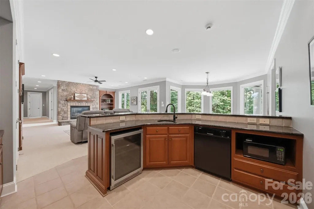3745 Pinecrest Drive NE Hickory NC 28601