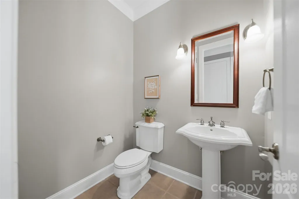 3745 Pinecrest Drive NE Hickory NC 28601
