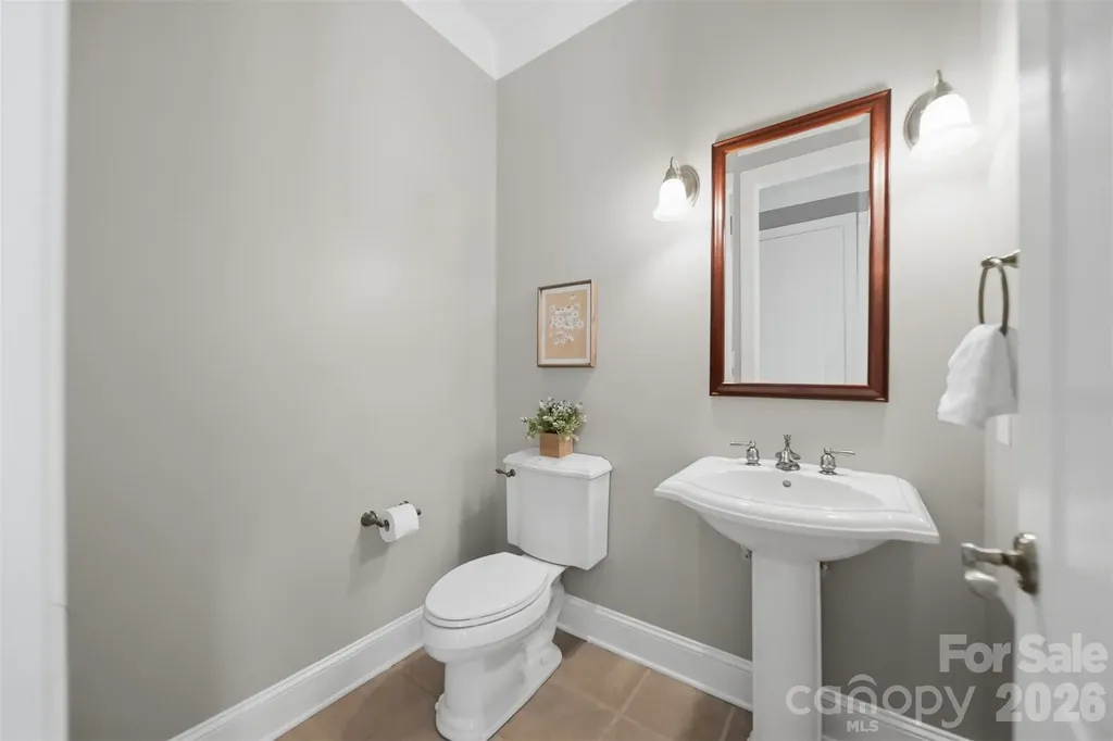 3745 Pinecrest Drive NE Hickory NC 28601