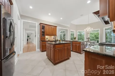 3745 Pinecrest Drive NE Hickory NC 28601