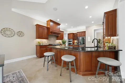 3745 Pinecrest Drive NE Hickory NC 28601