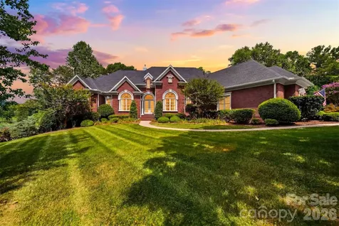 3745 Pinecrest Drive NE Hickory NC 28601