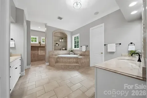 3745 Pinecrest Drive NE Hickory NC 28601