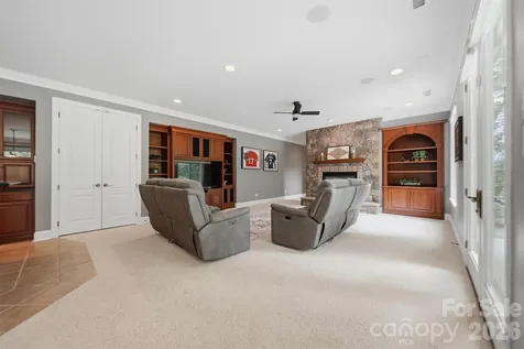 3745 Pinecrest Drive NE Hickory NC 28601