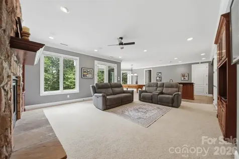 3745 Pinecrest Drive NE Hickory NC 28601