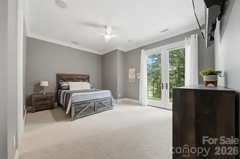 3745 Pinecrest Drive NE Hickory NC 28601