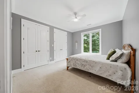 3745 Pinecrest Drive NE Hickory NC 28601