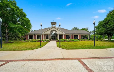 3745 Pinecrest Drive NE Hickory NC 28601