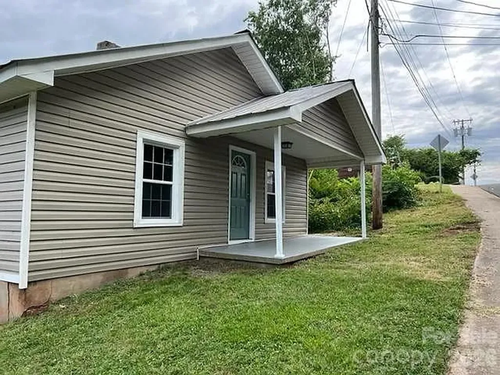 105 N Pugh Street Lexington NC 27292