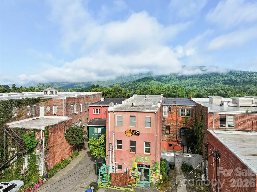 142 N Main Street Waynesville NC 28786