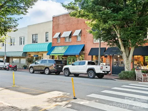 142 N Main Street Waynesville NC 28786
