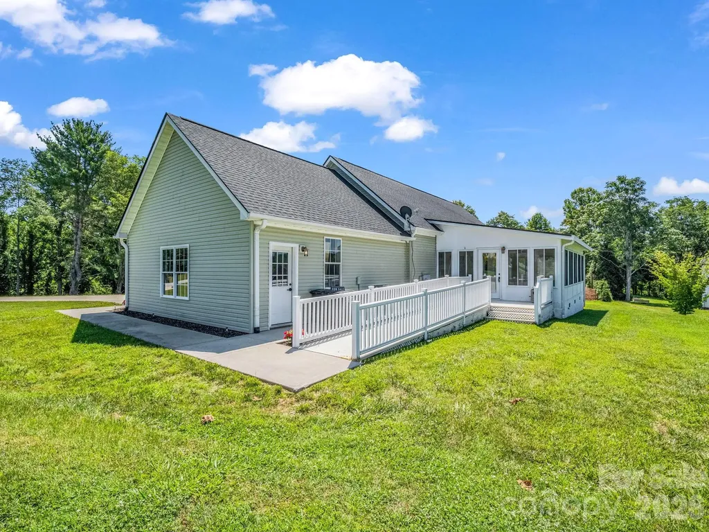 355 Hidden Meadow Drive Hendersonville NC 28792