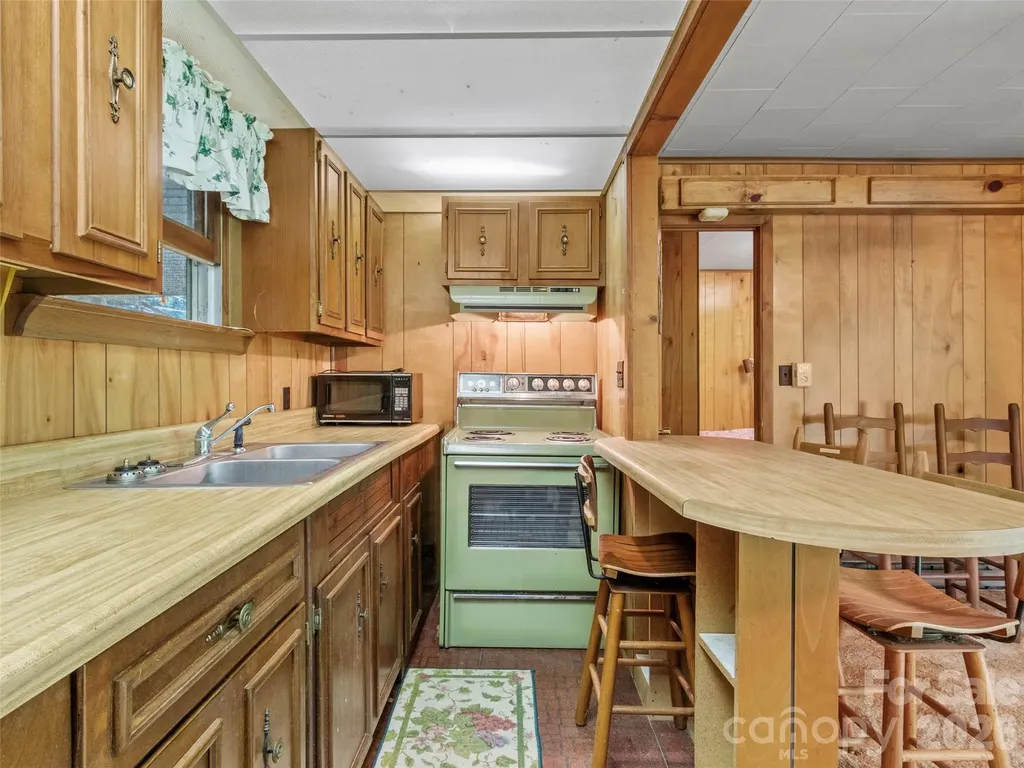 144 Florida Hill Drive Green Mountain NC 28740