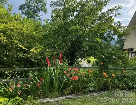 530 West Side Road Burnsville NC 28714