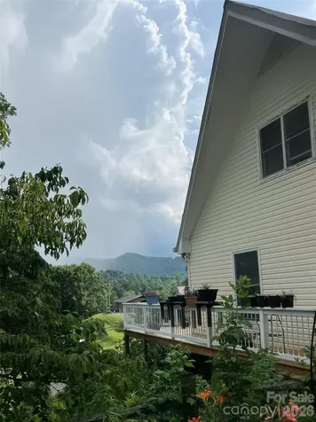 530 West Side Road Burnsville NC 28714