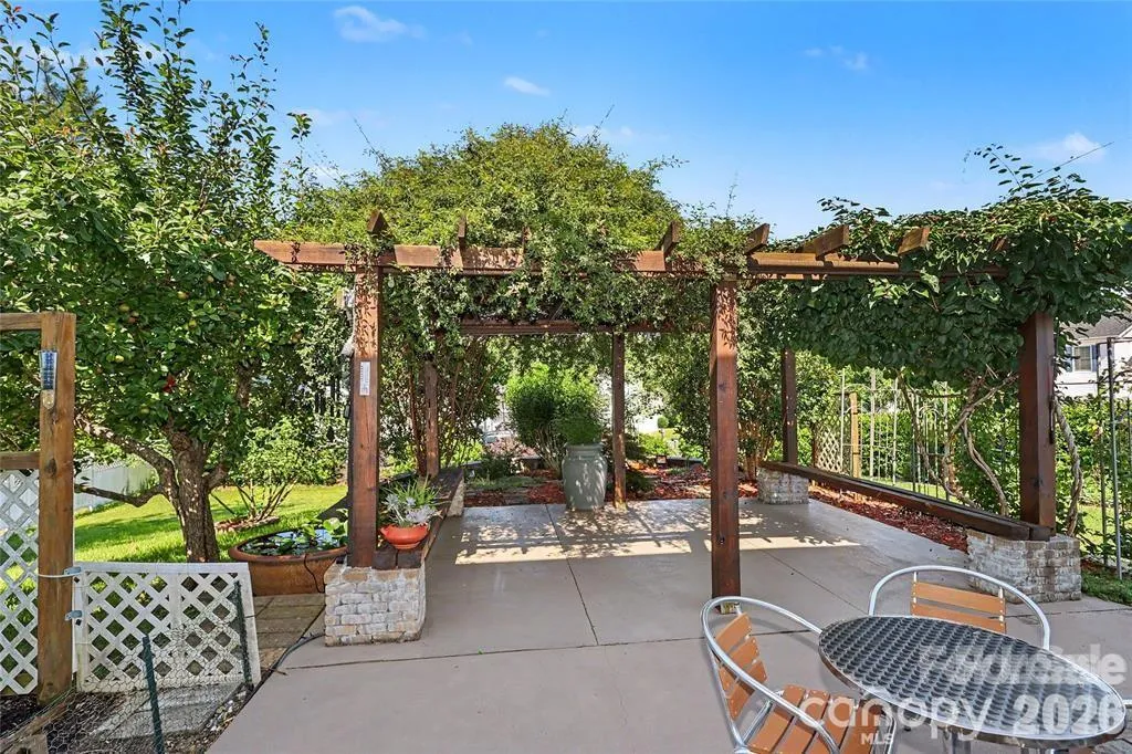 14802 Bergerac Court Charlotte NC 28277
