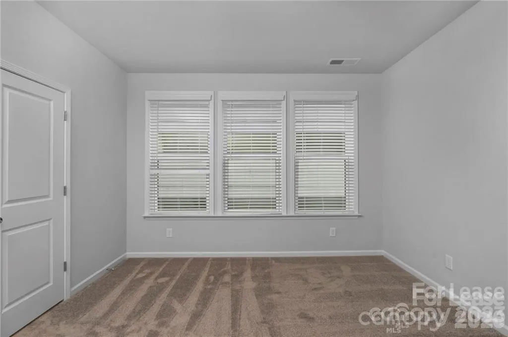 6327 Southgrove Street Charlotte NC 28277