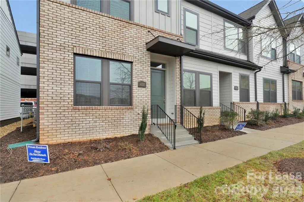 6327 Southgrove Street Charlotte NC 28277
