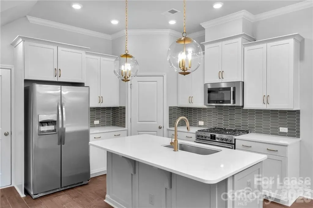 6327 Southgrove Street Charlotte NC 28277