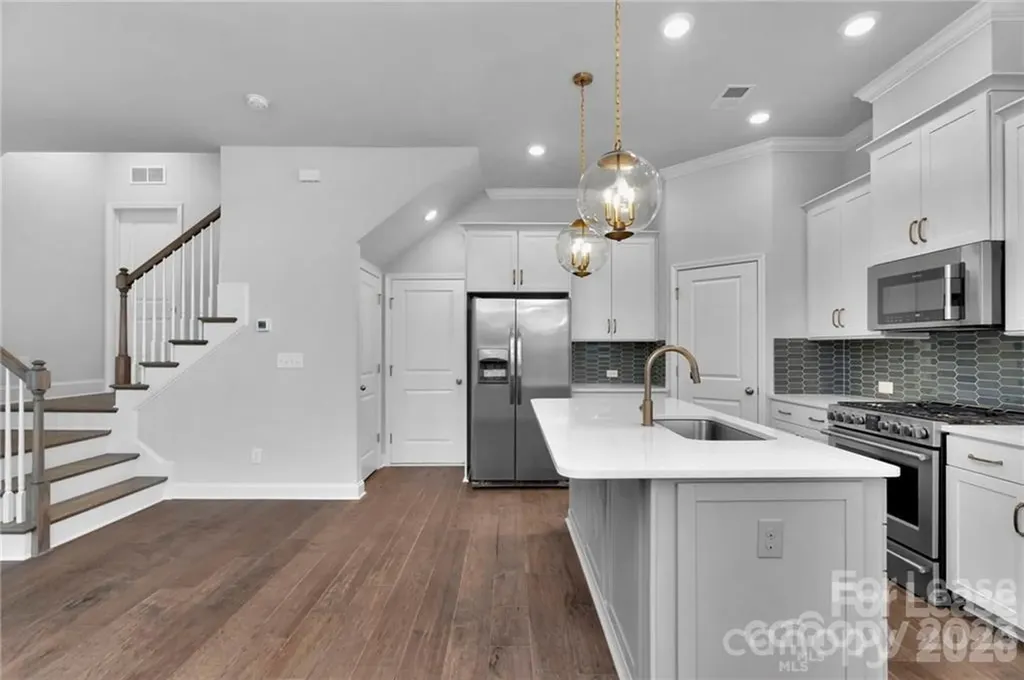 6327 Southgrove Street Charlotte NC 28277
