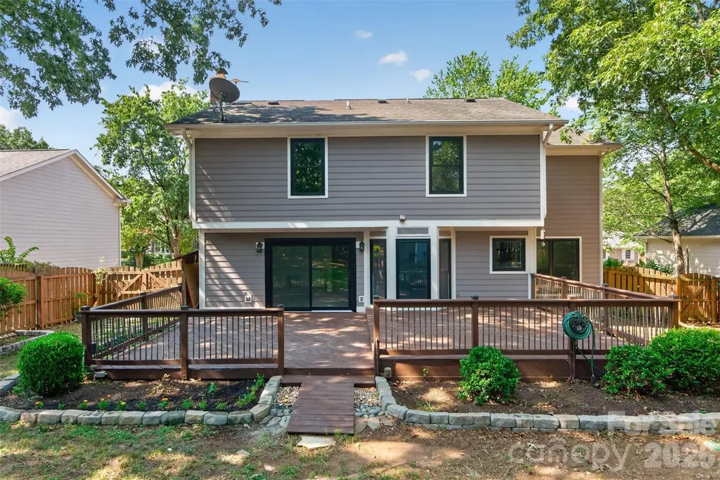 6815 Oldecastle Court Charlotte NC 28277