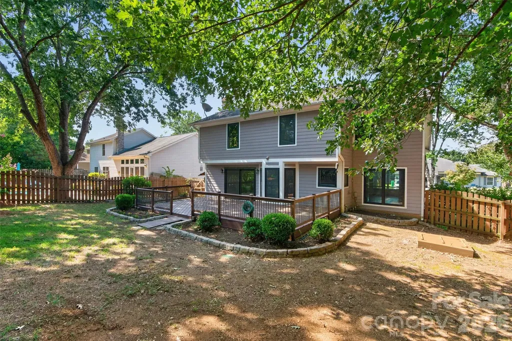 6815 Oldecastle Court Charlotte NC 28277