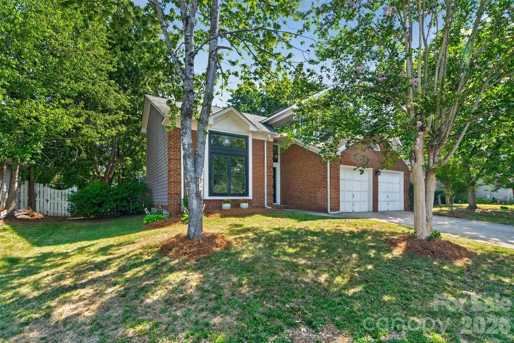6815 Oldecastle Court Charlotte NC 28277