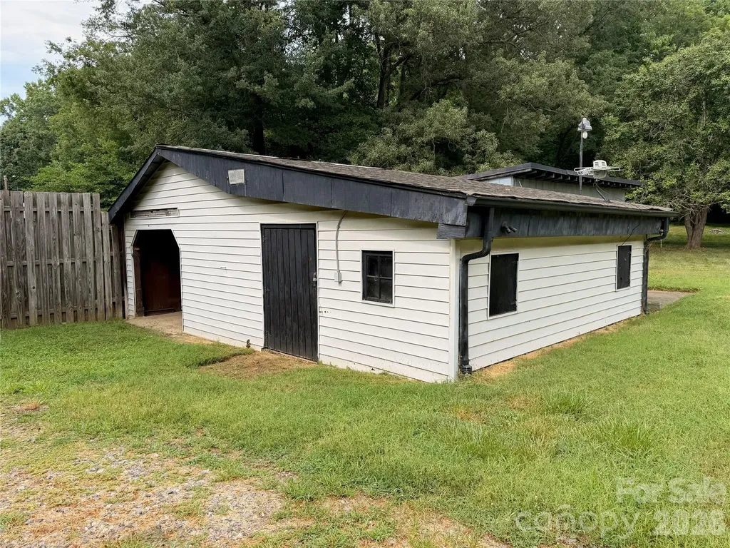 2475 Shelton Avenue Statesville NC 28677